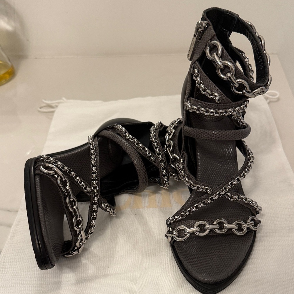 Chloe’ Victoria sandals